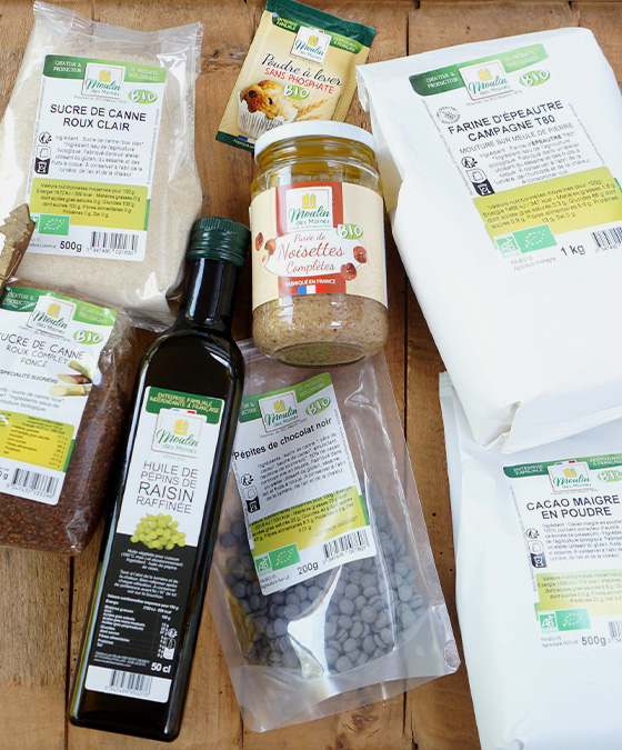 Part de cake marbré veggie à la tomate, au pesto et aux graines de tournesol bio