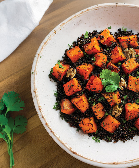 Quinoa noir aux courges rôties et cerneaux de noix